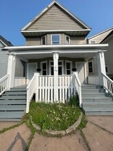 Building Photo - 611 E 6th St