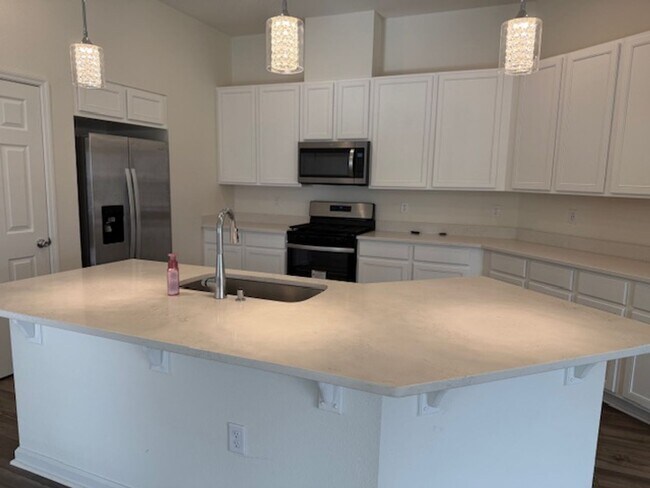 Foto del edificio - Like New 4/2 Lake Asbury