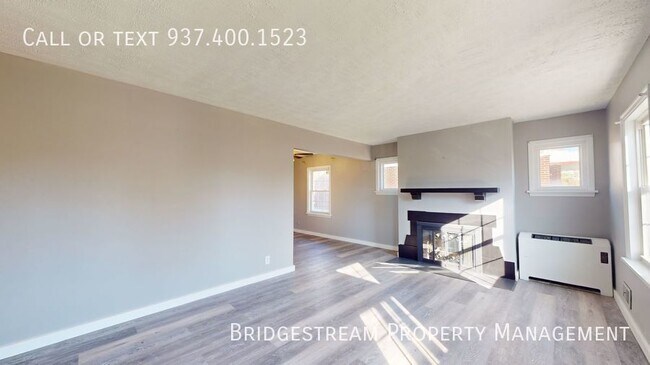 Building Photo - $300 OFF 1ST MONTH'S RENT! - Completely re...