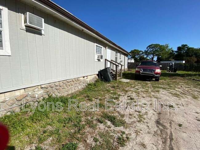Building Photo - 2212 Cantor Ln