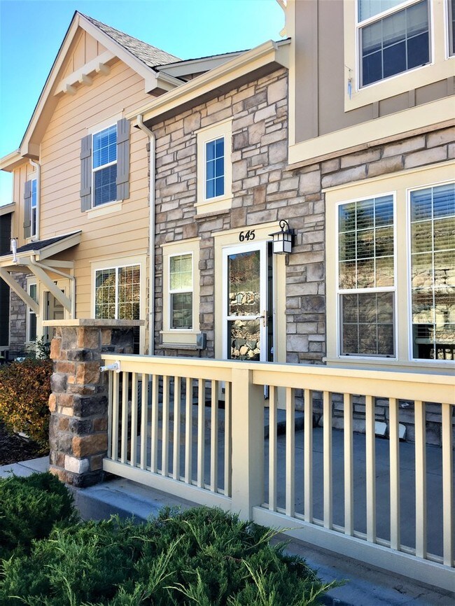 Building Photo - Beautiful Townhome in Castle Rock