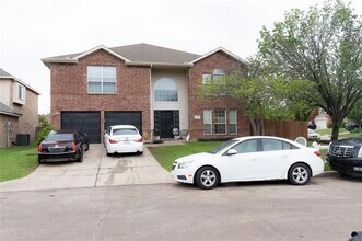 Building Photo - 6920 Danieldale Dr