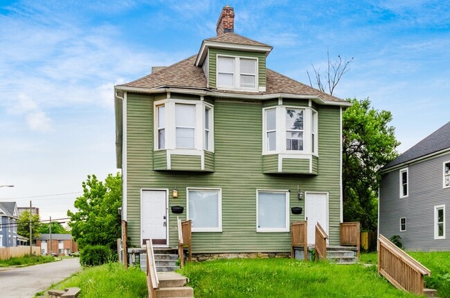 Building Photo - 368-370-370 N Garfield Ave