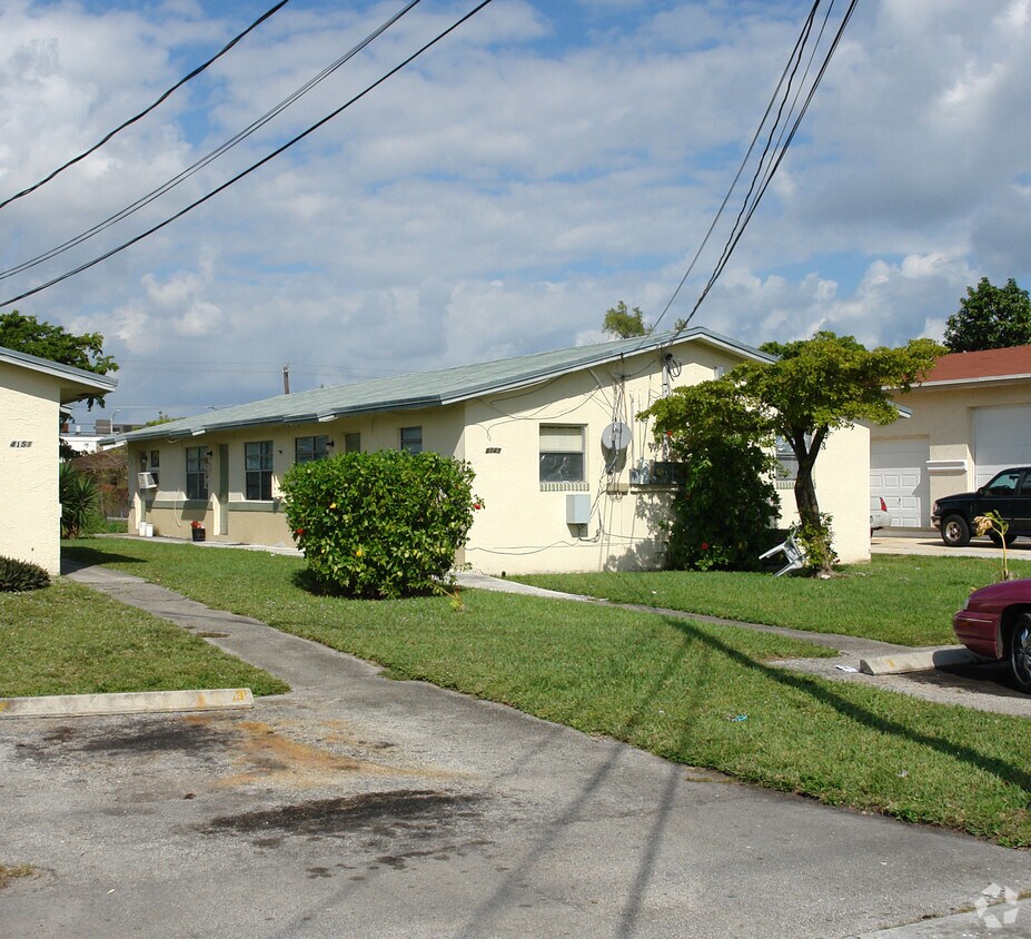 Foto del edificio - 4145-4151 SW 19th St