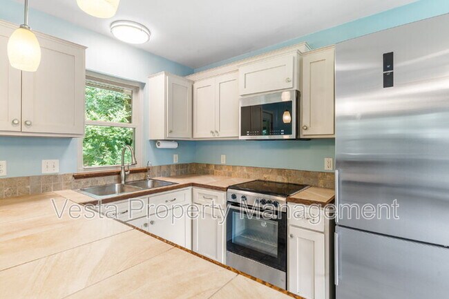 Foto del edificio - 10 Wellspring Ln