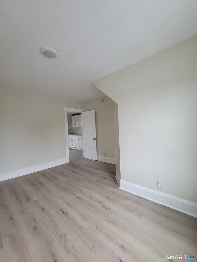 Building Photo - 157 S Park St