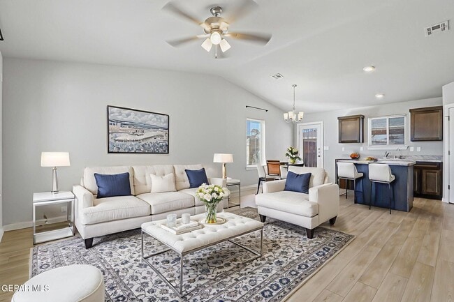 Foto del edificio - 14557 Firewheel Ave