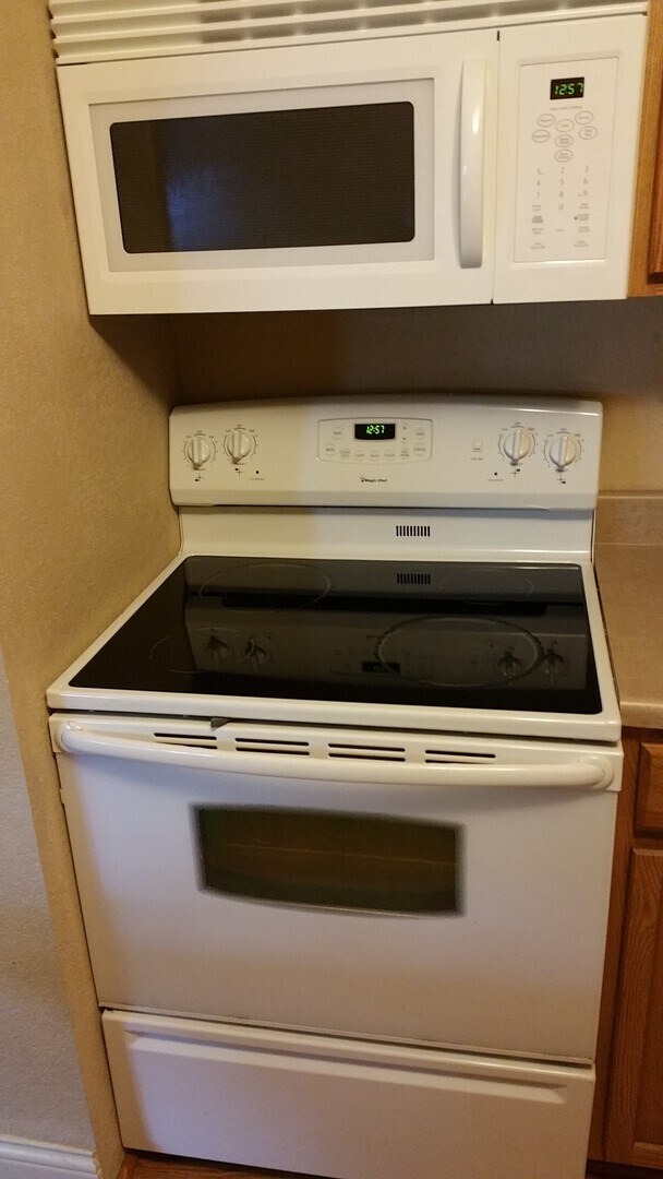 Foto del edificio - Amazing 2 Bedroom - 1 Bath Condo in Univer...