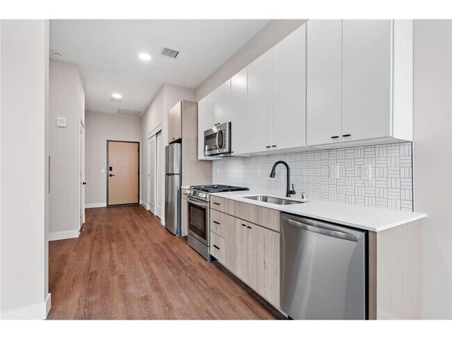 Building Photo - 360 N 5th St