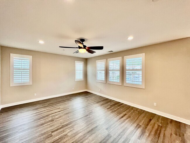 Building Photo - Beautiful 3B/2BA house available for lease...
