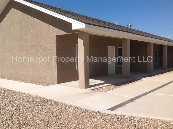 Building Photo - 1005 N Bryan Ave