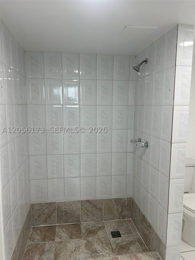 Foto del edificio - 10000 NW 80th Ct