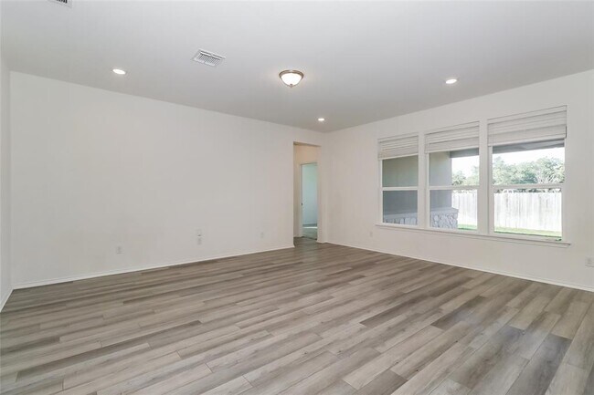 Foto del edificio - 1621 Stinnett Dr