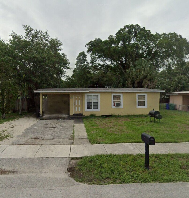 Building Photo - 3-2 House