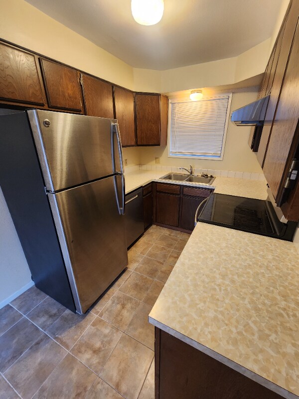 Foto del edificio - 1214 E 3rd St