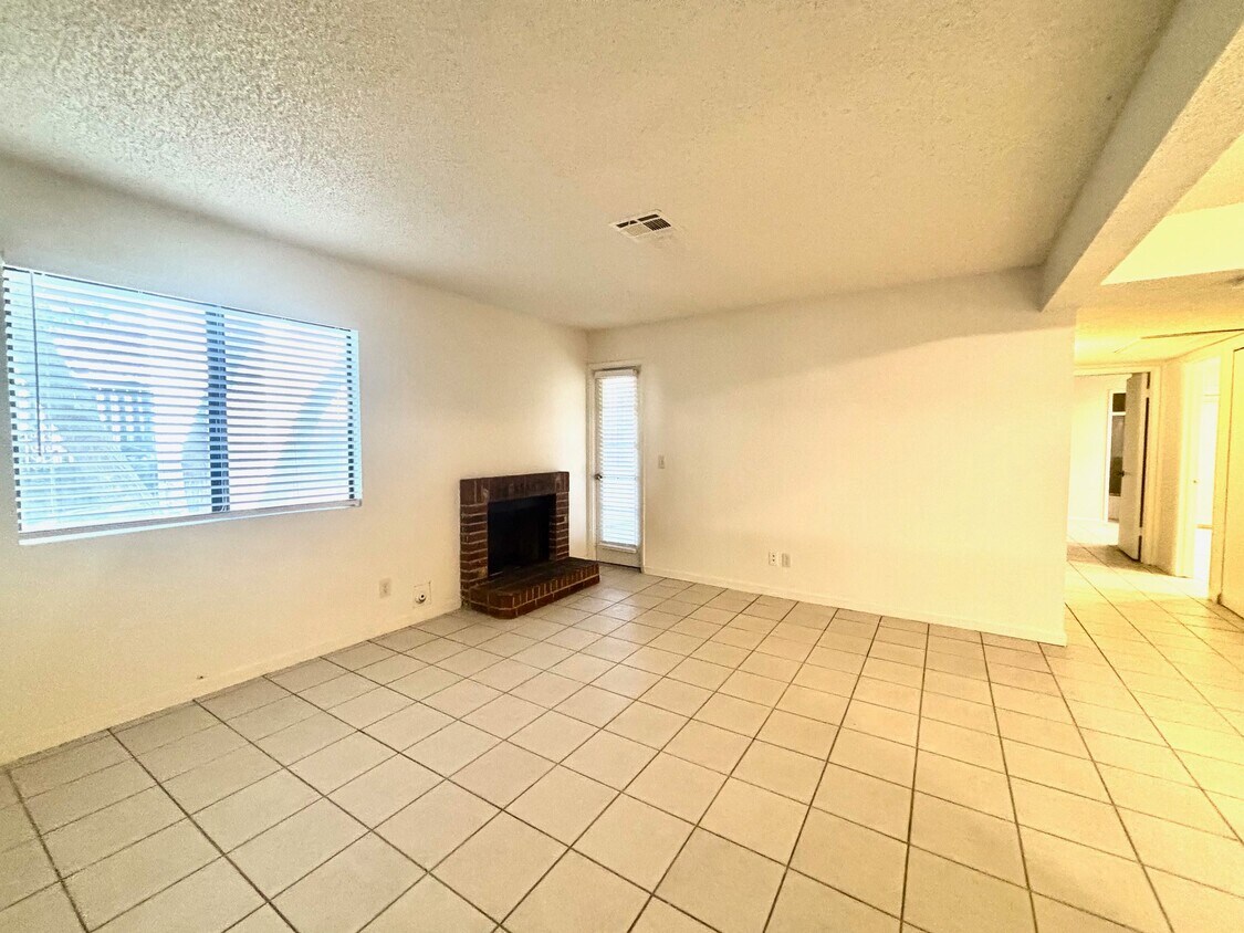 Foto principal - 1701 E Katie Ave