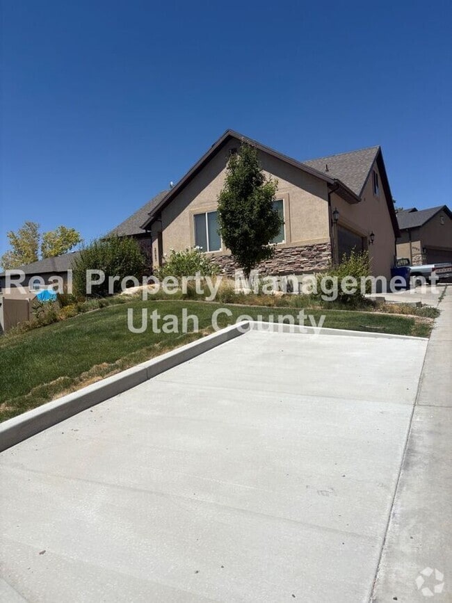 Building Photo - 2083 N Raspberry Dr