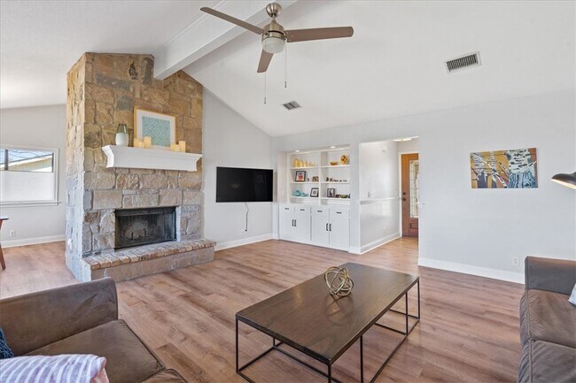 Foto del edificio - 606 Quail Run Rd