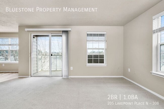 Foto del edificio - 205 Lakepoint Pl N