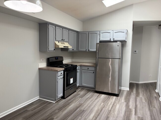 Foto del edificio - 1521 Commodore Ct