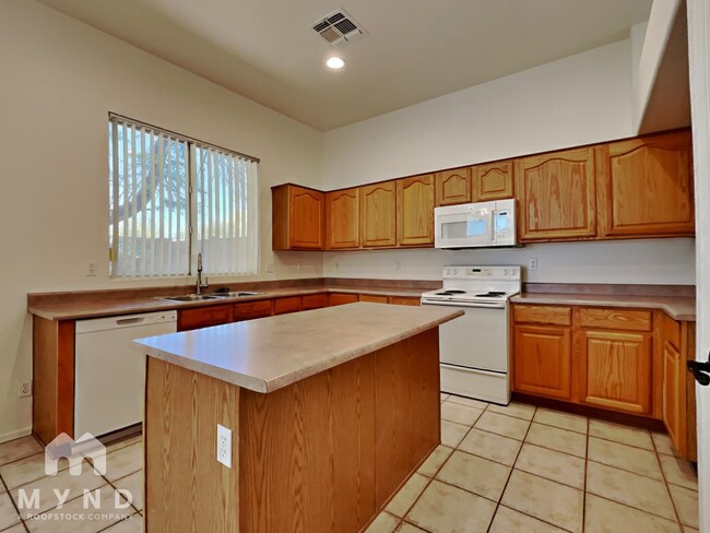 Building Photo - 4528 E Rowel Rd
