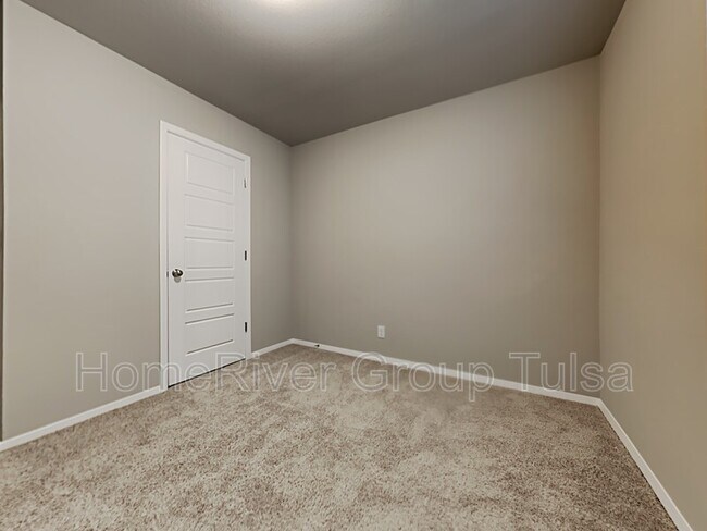 Building Photo - 1817 S 15th St