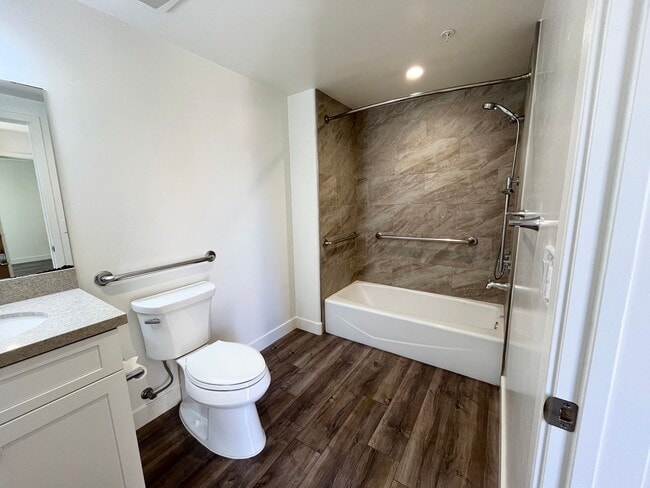 Foto del edificio - AVAILABLE NOW! 3BD + BONUS ROOM/4BA - LUXURY BEACH CONDO! 1 BLOCK TO THE BEACH!!- $6,995/mo