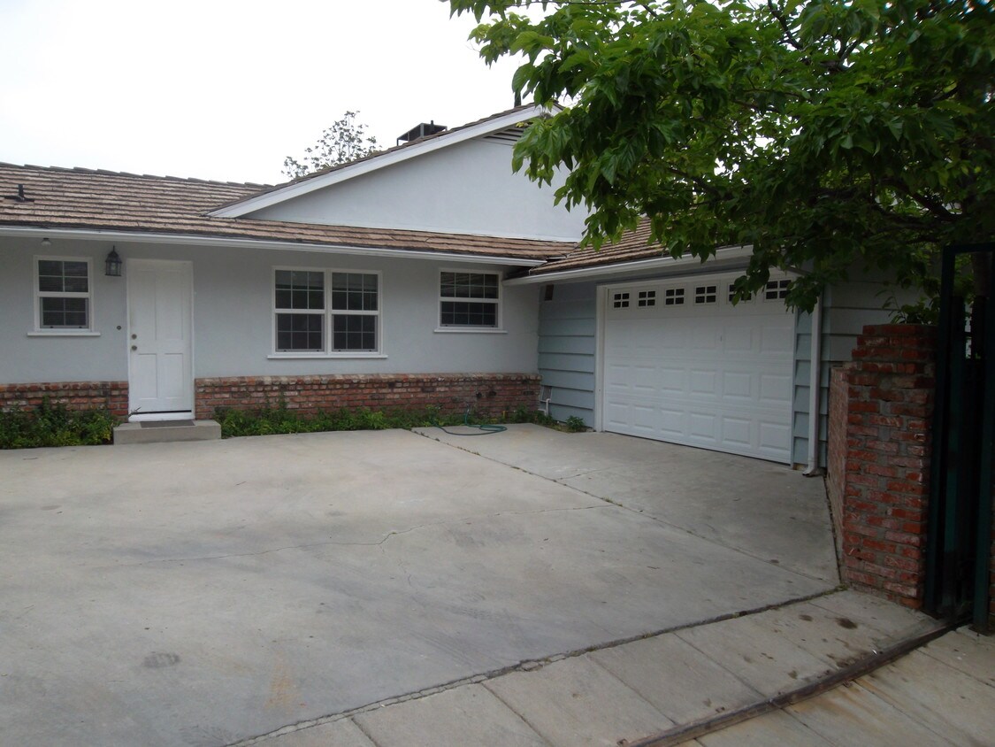 Foto principal - 3751 Stone Canyon Ave