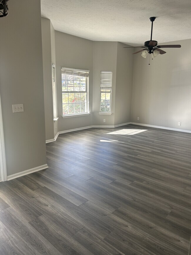 Foto del edificio - 533 Woodland Hills Dr
