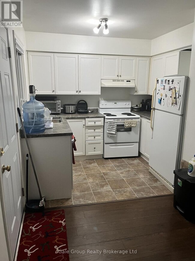 Building Photo - 374 Springbank Ave