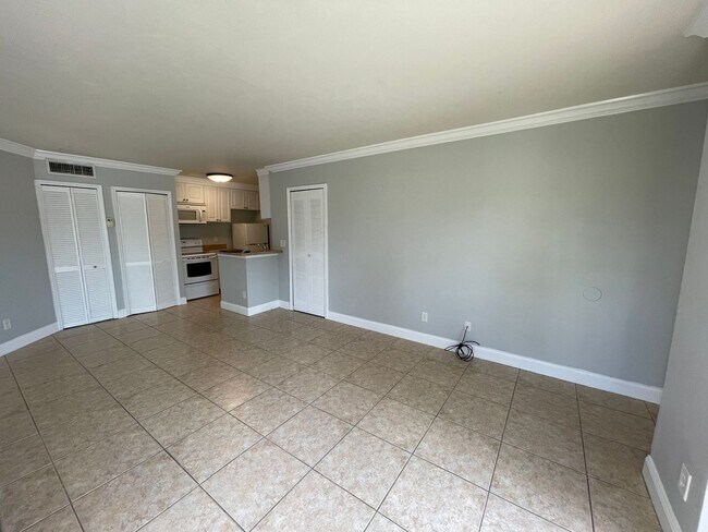 Foto del edificio - ANNUAL RENTAL - 1ST FLOOR 1 BED/ 1 BATH CO...