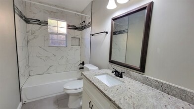 Building Photo - 3819 Heatherbrook Dr