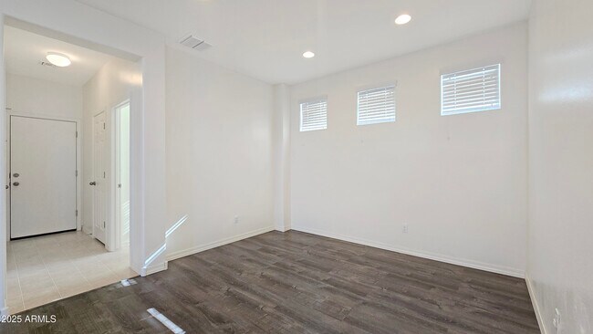 Foto del edificio - 1006 S 202nd Ln