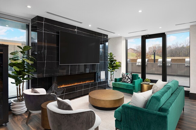 Building Photo - Oakhill Rentals