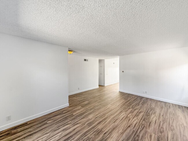 Building Photo - Beautiful 4B/2BA Home in Poway Available f...