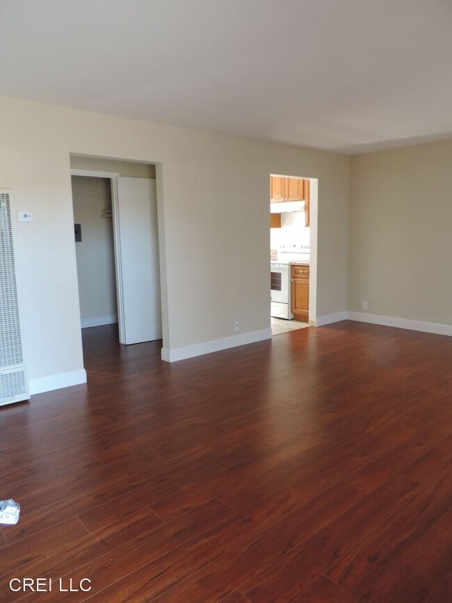 Building Photo - 161 Oak Ave