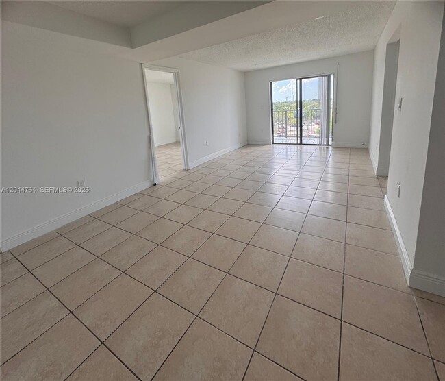 Foto del edificio - 1820 W 53rd St