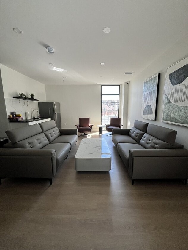 Building Photo - The Gardens III/IV Luxury Apartments