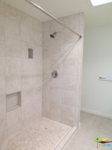 Building Photo - 50 Lakeview Dr