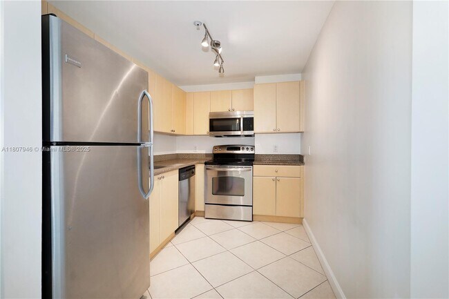 Foto del edificio - 2280 SW 32nd Ave