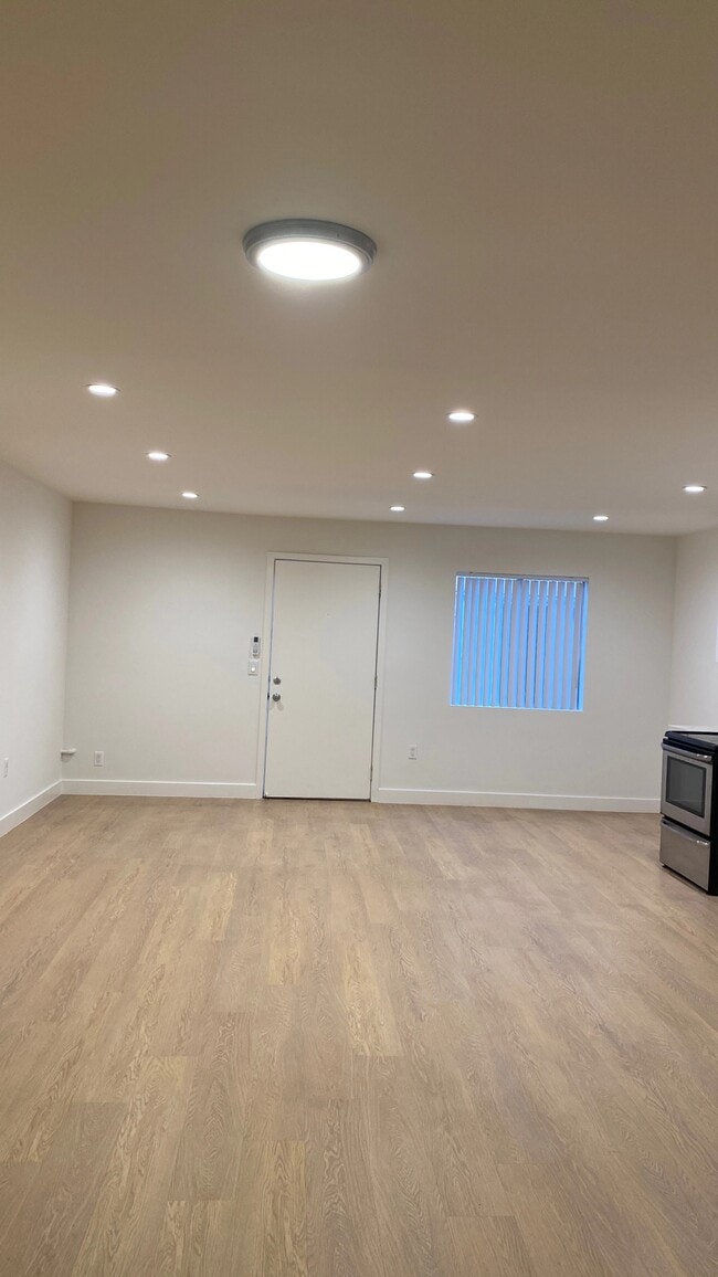 Foto del edificio - 10760 Rose Ave