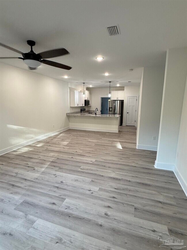 Foto del edificio - 8636 Messick St