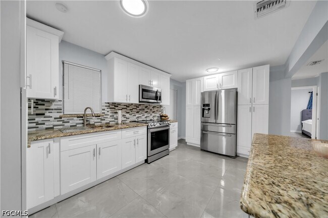 Building Photo - 77 Glenmont Dr W