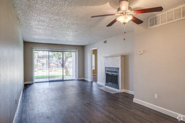 2BR, 2BA - 995SF - Renaissance