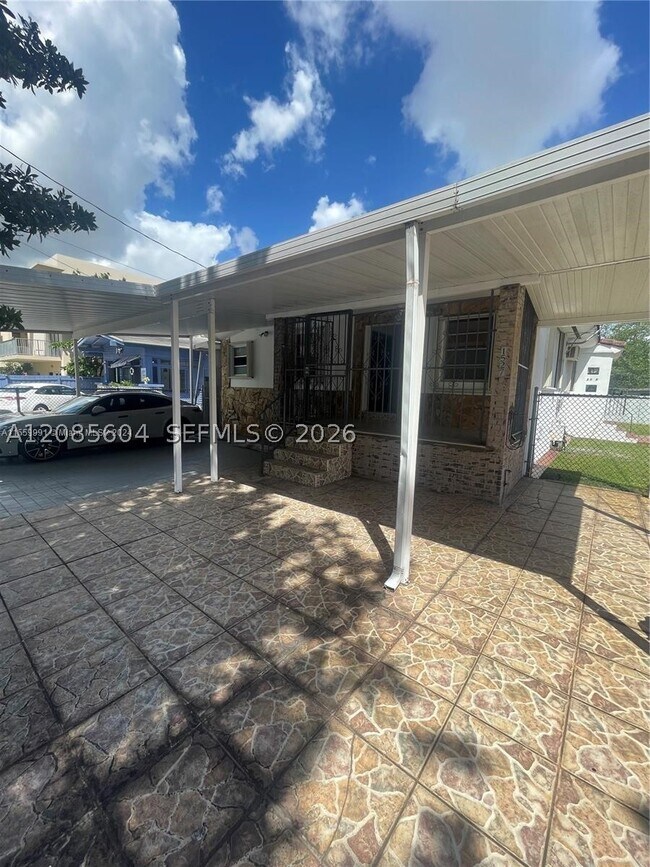 Foto del edificio - 1529 SW 2nd St