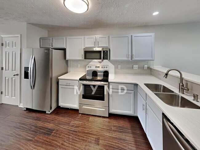 Building Photo - 4915 Laura Jeanne Blvd