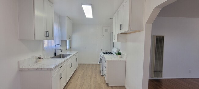 Foto del edificio - 16911 Glenetta Way