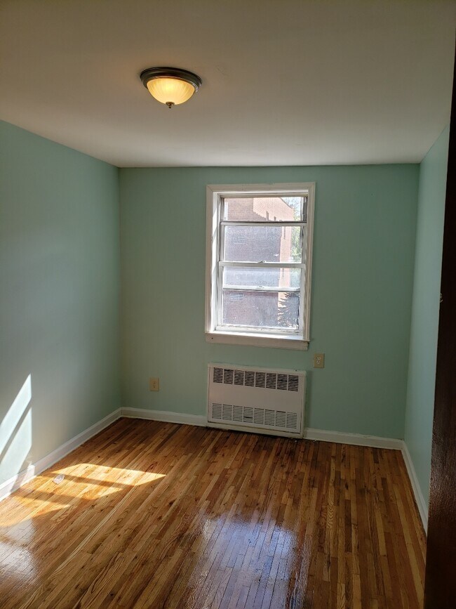 Foto del edificio - 714 E 83rd St