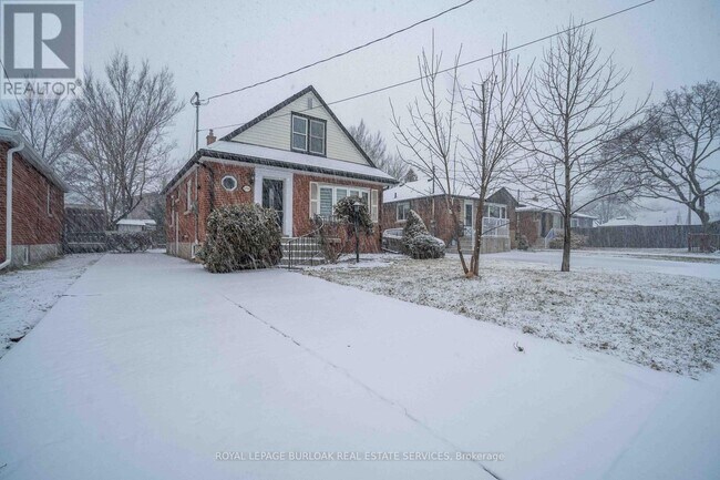 Photo du bâtiment - 356 E 17th St