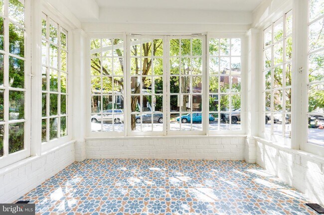 Foto del edificio - 2825 N Howard St